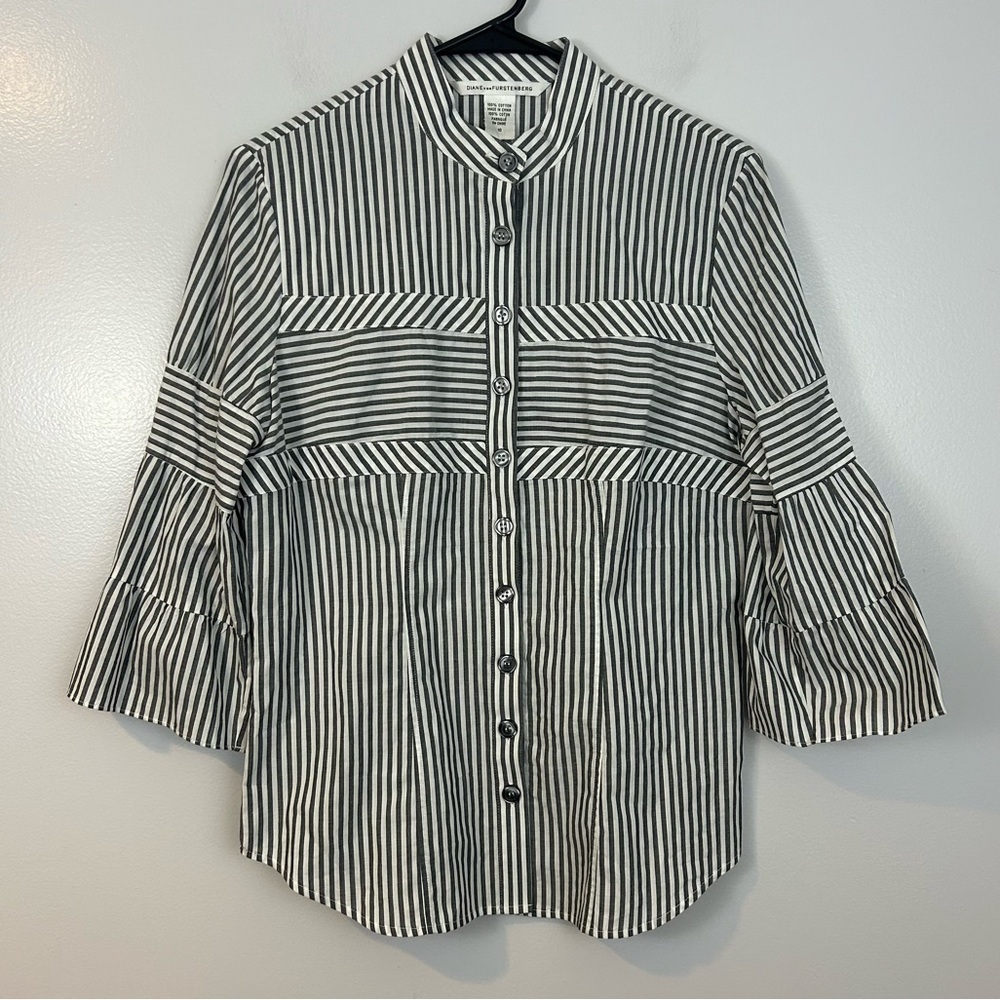 Diane Von Furstenber Grey/White Striped Button Up Top Flounce Sleeves Size 10